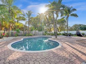 1322 NW 139th Ave, Pembroke Pines FL 33028