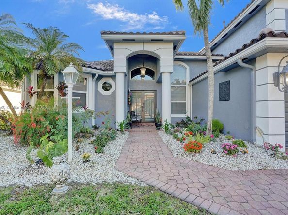 1322 NW 139th Ave, Pembroke Pines FL 33028