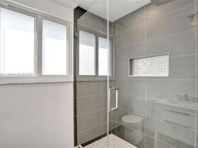 1322 NW 139th Ave, Pembroke Pines FL 33028