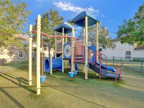 1322 NW 139th Ave, Pembroke Pines FL 33028
