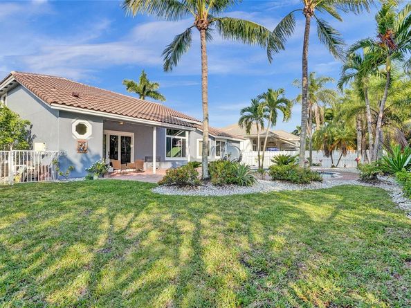 1322 NW 139th Ave, Pembroke Pines FL 33028