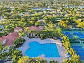 1322 NW 139th Ave, Pembroke Pines FL 33028