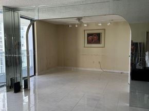 20505 E Country Club Dr 835, Aventura FL 33180