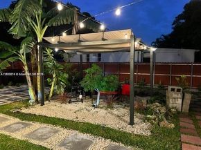 13751 NE 1st Ave, Miami FL 33161