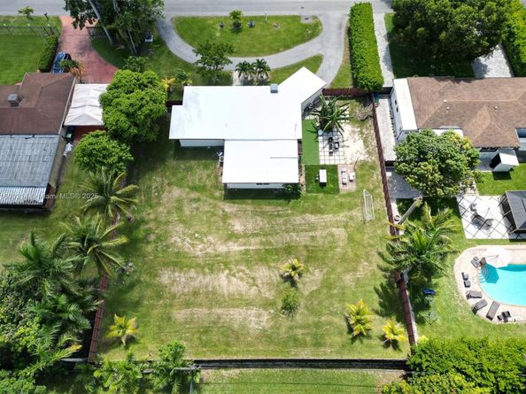 13751 NE 1st Ave, Miami FL 33161