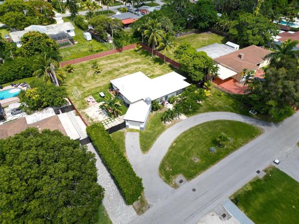 13751 NE 1st Ave, Miami FL 33161