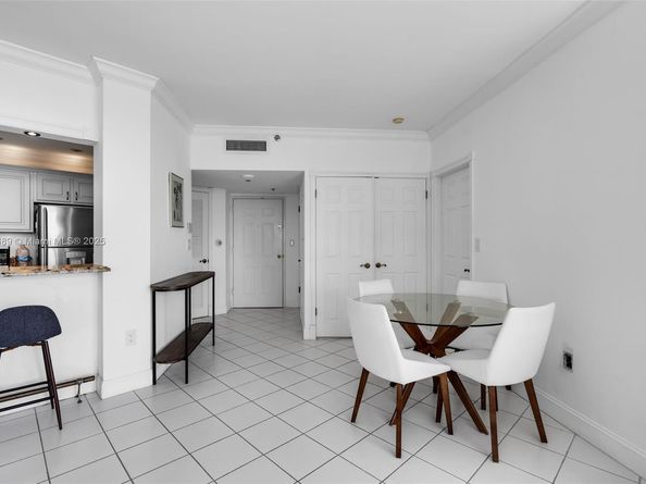 540 Brickell Key Dr 1813, Miami FL 33131