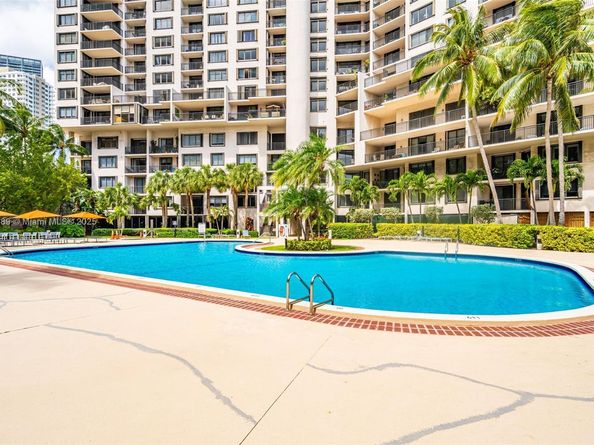 540 Brickell Key Dr 1813, Miami FL 33131