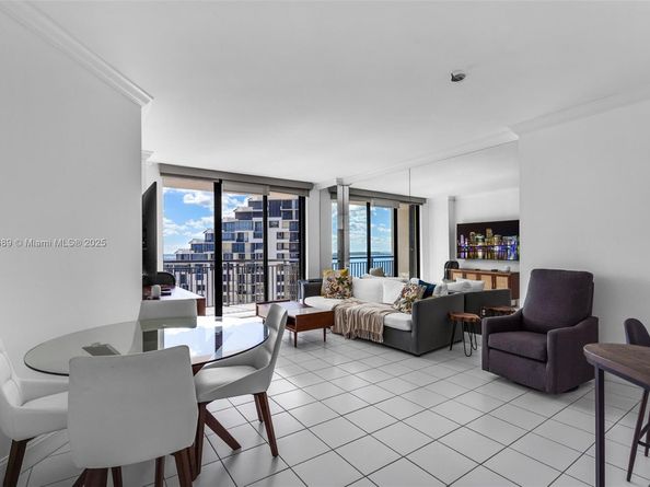 540 Brickell Key Dr 1813, Miami FL 33131