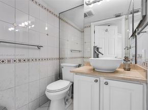 540 Brickell Key Dr 1813, Miami FL 33131