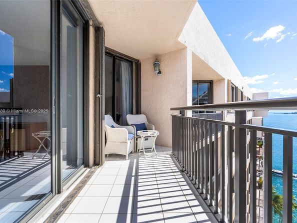 540 Brickell Key Dr 1813, Miami FL 33131