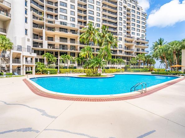 540 Brickell Key Dr 1813, Miami FL 33131