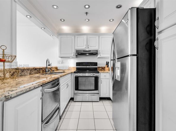 540 Brickell Key Dr 1813, Miami FL 33131