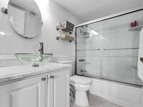 540 Brickell Key Dr 1813, Miami FL 33131