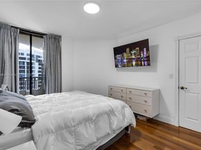 540 Brickell Key Dr 1813, Miami FL 33131