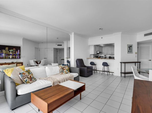 540 Brickell Key Dr 1813, Miami FL 33131