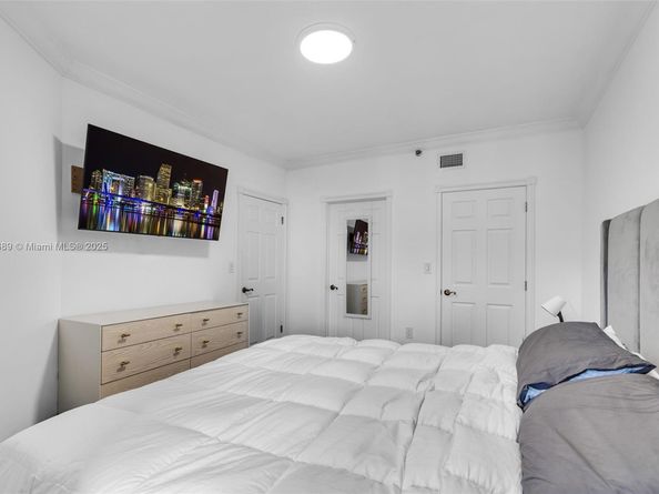 540 Brickell Key Dr 1813, Miami FL 33131