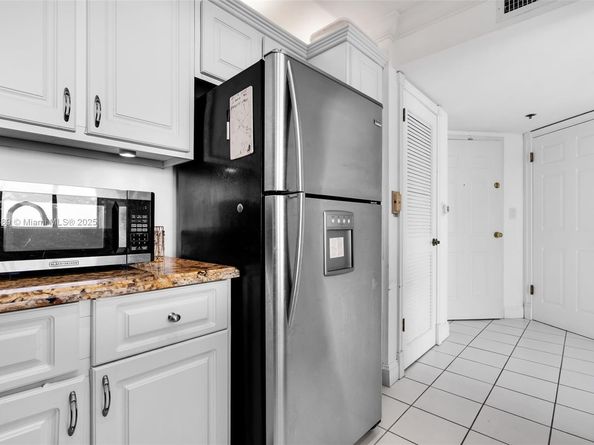 540 Brickell Key Dr 1813, Miami FL 33131