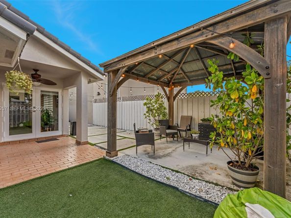 17677 SW 6th Ct, Pembroke Pines FL 33029