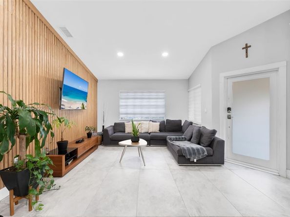 17677 SW 6th Ct, Pembroke Pines FL 33029