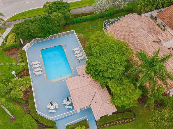 17677 SW 6th Ct, Pembroke Pines FL 33029