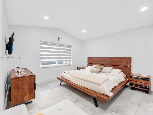 17677 SW 6th Ct, Pembroke Pines FL 33029