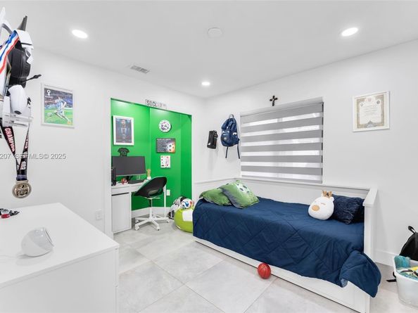 17677 SW 6th Ct, Pembroke Pines FL 33029