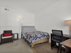 5825 Collins Ave 2E, Miami Beach FL 33140