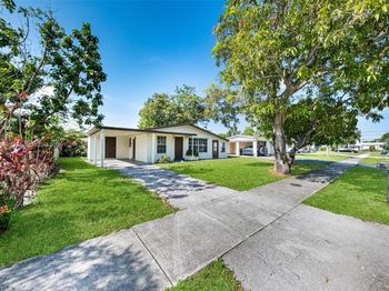 3231 NW 18th Ct