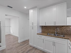 2441 NW 181st Ter, Miami Gardens FL 33056