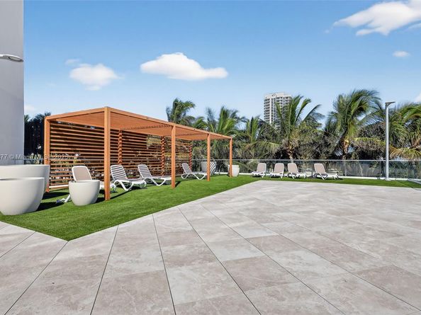 7135 Collins Ave 705, Miami Beach FL 33141