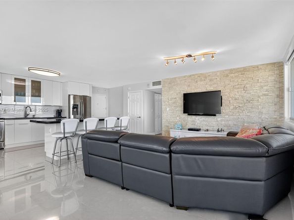 7135 Collins Ave 705, Miami Beach FL 33141