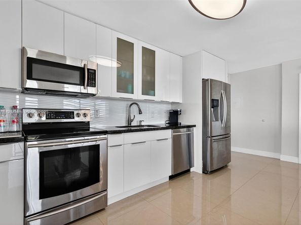 7135 Collins Ave 705, Miami Beach FL 33141