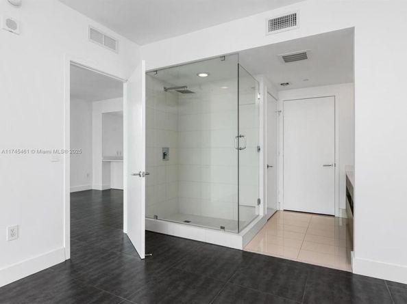 460 NE 28th St 808, Miami FL 33137