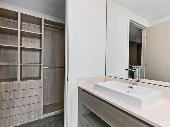 460 NE 28th St 808, Miami FL 33137