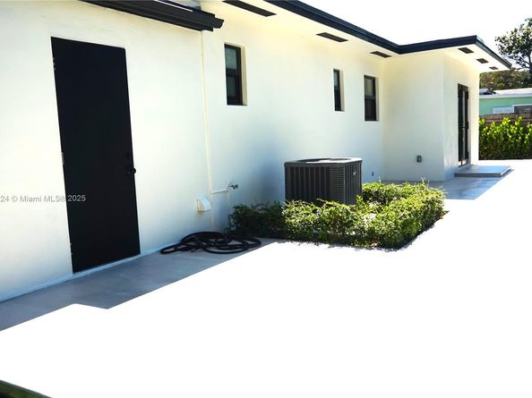 53 NW 68th St, Miami FL 33150