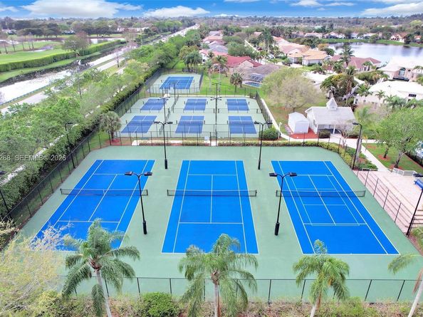 2632 Oak Park Cir, Davie FL 33328