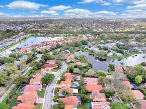 2632 Oak Park Cir, Davie FL 33328