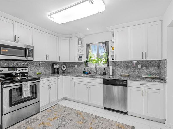 15502 SW 137th Pl, Miami FL 33177