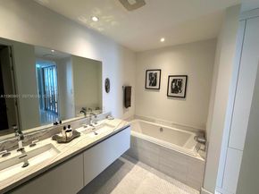 700 NE 26th Ter 5401, Miami FL 33137