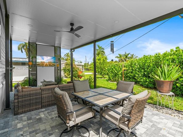 8611 SW 20th St, Davie FL 33324