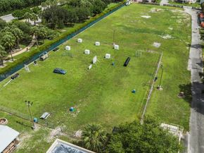 8611 SW 20th St, Davie FL 33324