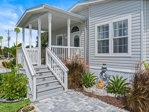 8611 SW 20th St, Davie FL 33324