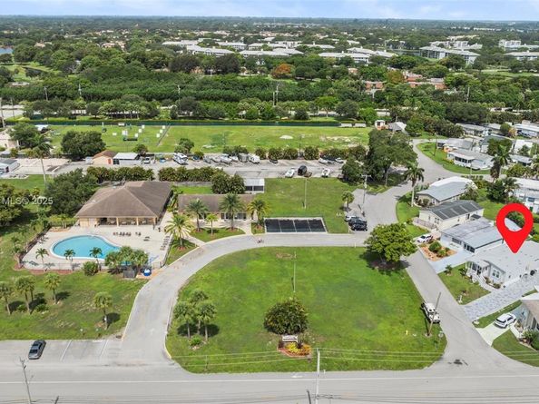 8611 SW 20th St, Davie FL 33324