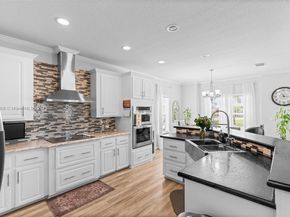 8611 SW 20th St, Davie FL 33324