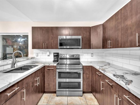 16834 NW 70th Ave, Hialeah FL 33015