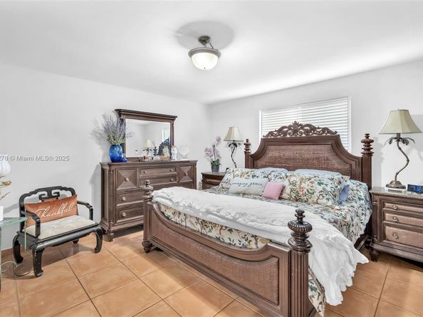 16834 NW 70th Ave, Hialeah FL 33015
