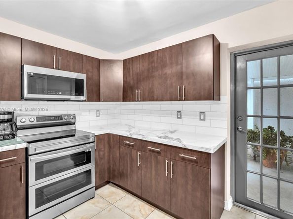 16834 NW 70th Ave, Hialeah FL 33015