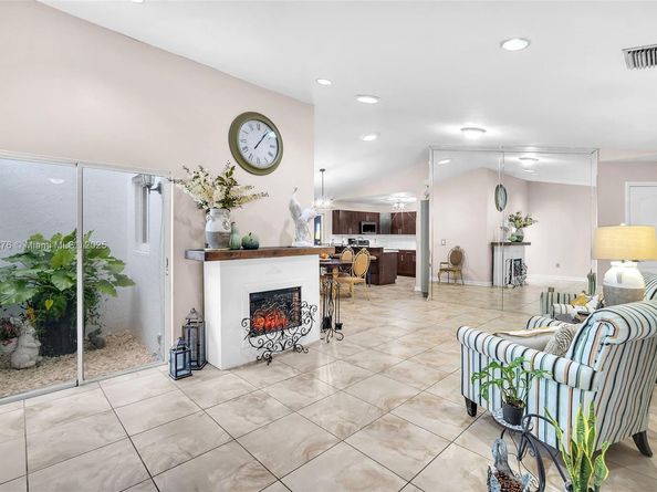 16834 NW 70th Ave, Hialeah FL 33015