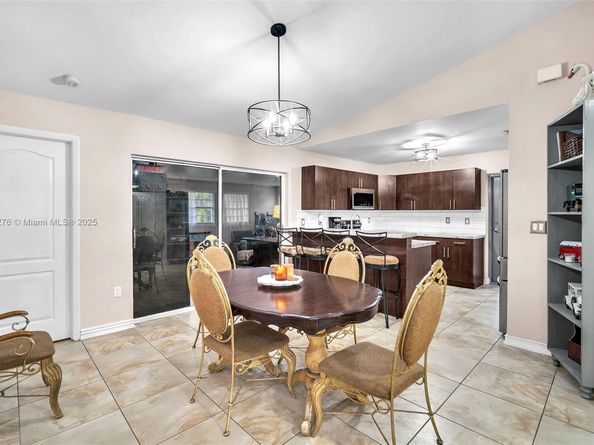 16834 NW 70th Ave, Hialeah FL 33015